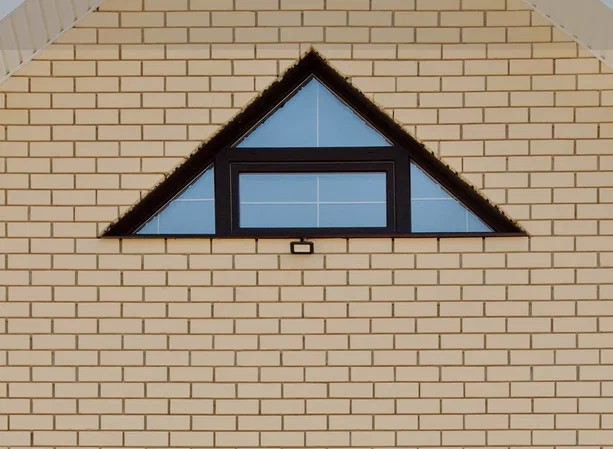 треугольные окна