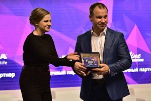 Слайд 0 Компания «Окна Компас» награждена премией WinAwards Russia- 2018 в номинации «Клиентский сервис»