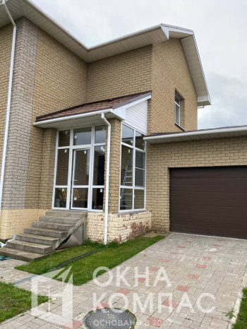 Фото объекта Установка входной двери с узкой створкой, окно